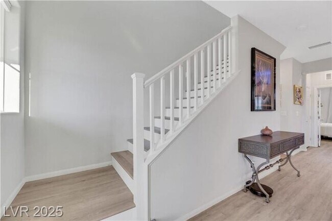Building Photo - Modern 4-Bed Townhouse in Henderson