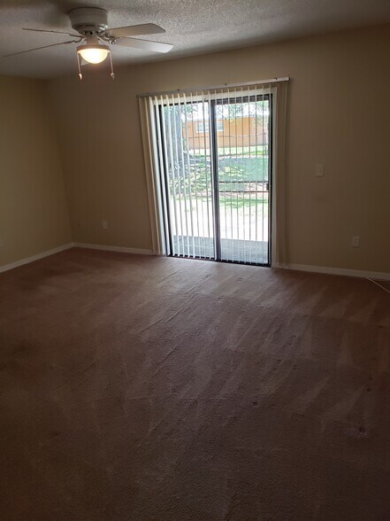 Building Photo - 2330 Fox Hollow Dr