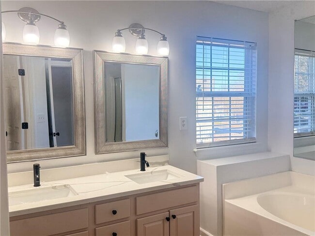 Building Photo - 3501 Bogan Mill Rd NE