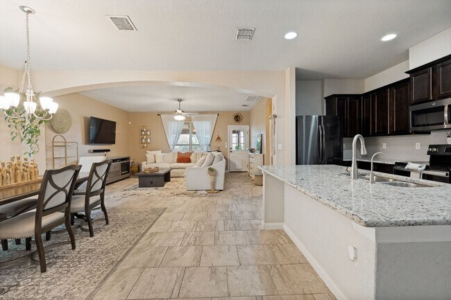 Building Photo - BEAUTIFUL 4-BEDROOM HOME IN NORTHEAST CROSSING