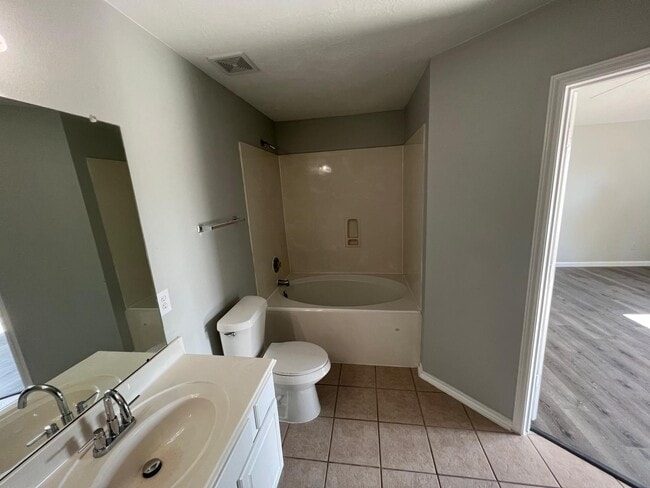 Building Photo - 19451 Nasworthy Dr