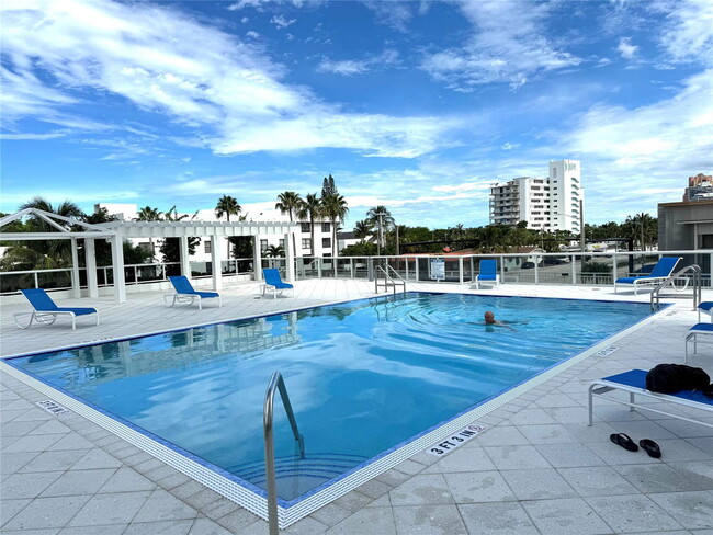 Building Photo - 3015 N Ocean Blvd