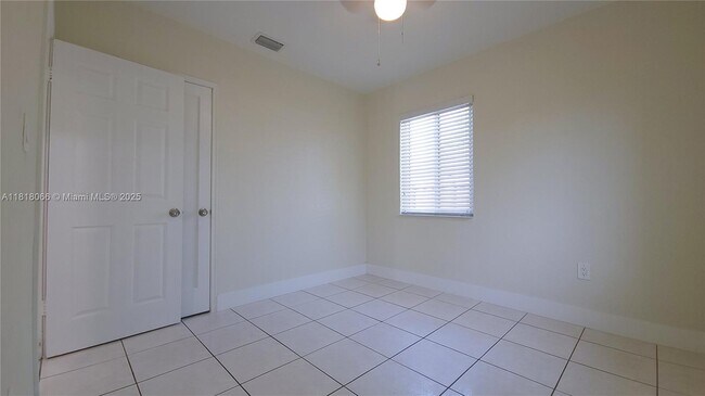 Building Photo - 7410 SW 37th St