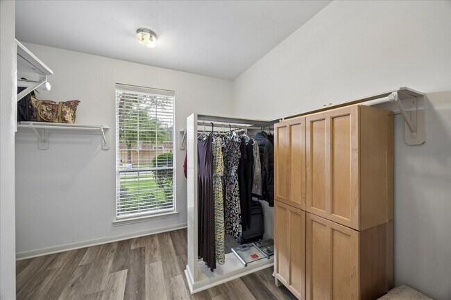 Building Photo - 2614 Cezanne Cir
