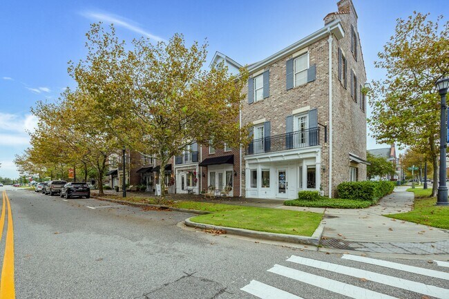 Building Photo - 926 Iris St