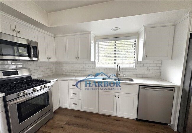 Building Photo - Beautifully Remodeled 4-Bedroom Home in Sa...