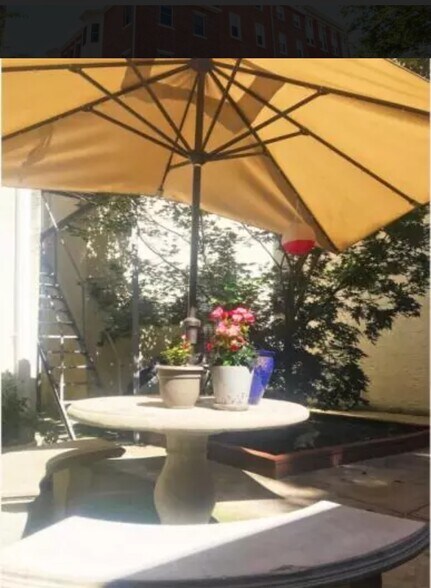 Building Photo - 303 S 11th St