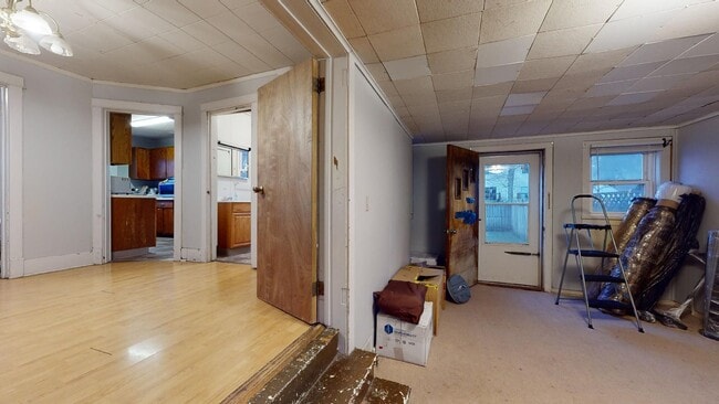 Building Photo - Walk to Restaurants and Shopping