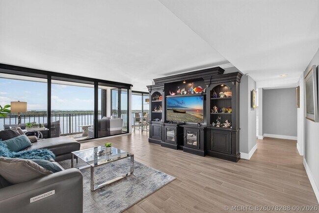 Building Photo - 126 Lakeshore Dr