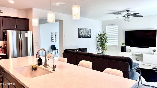 Building Photo - 12823 W Ocotillo Rd