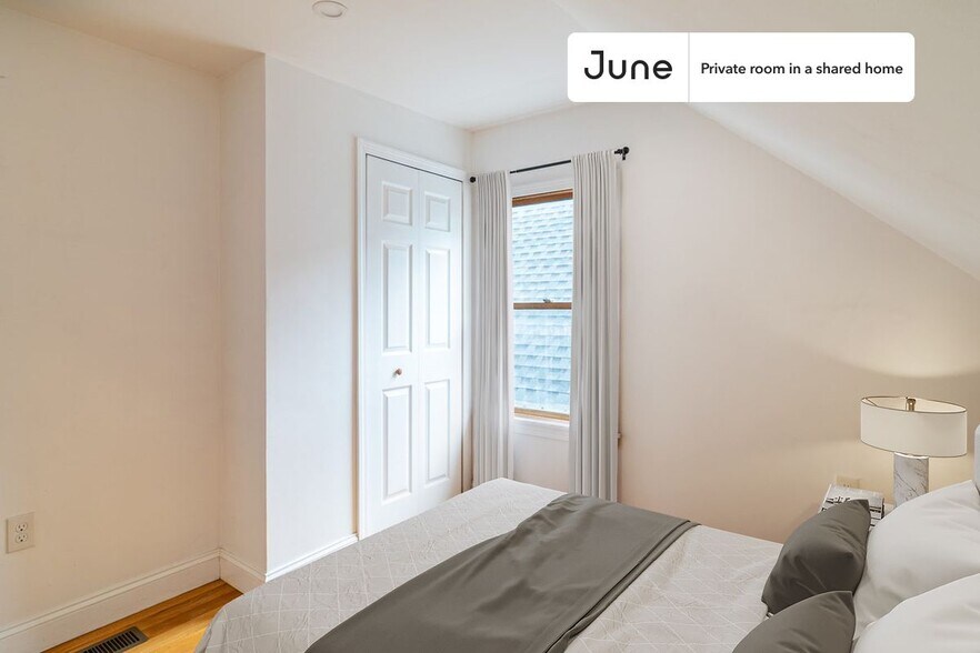 Primary Photo - Room in Shared 6 bed/2 bath home