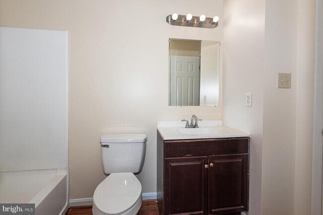 Building Photo - 2406 Rosecroft Ct