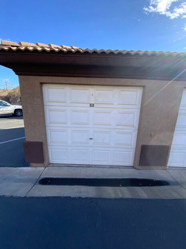 Building Photo - BLACK MTN AREA CLOSE TO FREEWAY! Large Henderson Condo in Big Horn Community