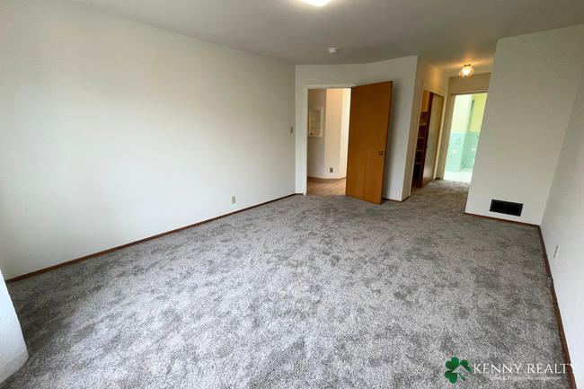 Building Photo - Upper 3 Bedroom, 2 Bathroom Unit of a Dupl...