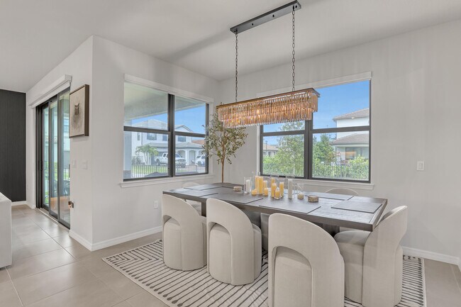 Building Photo - 4740 Chantilly Rd