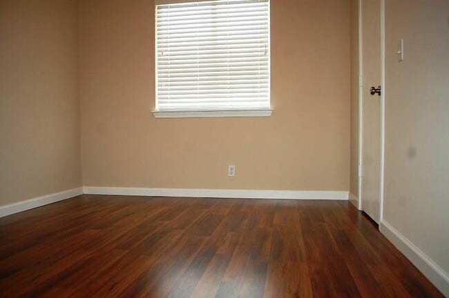 Building Photo - 205 Mitchell Dr