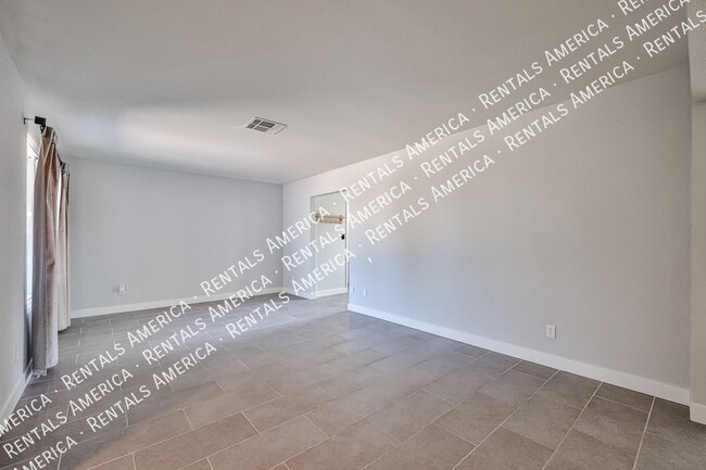 Building Photo - 3614 S Newberry Rd