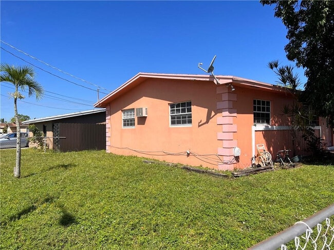 Building Photo - 5201 SW 19th St