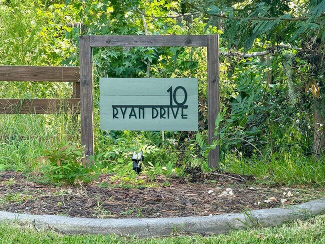 Building Photo - $500 RENT CREDIT | AVAILABLE NOW! (Pet Friendly)