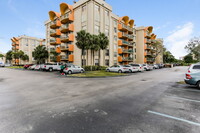 Building Photo - 9360 Fontainebleau Blvd