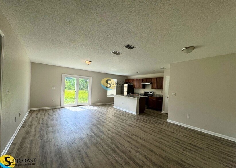 Building Photo - 8106 Ocala Ave