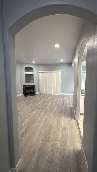 Building Photo - 14627 Gledhill St