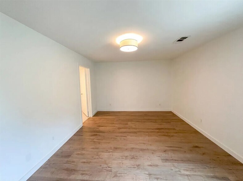 Building Photo - 7122 Winding Creek Rd