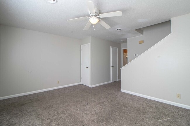 Building Photo - 810 Golf View Pl