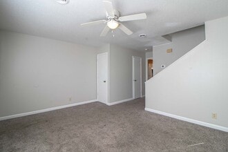 Building Photo - 810 Golf View Pl