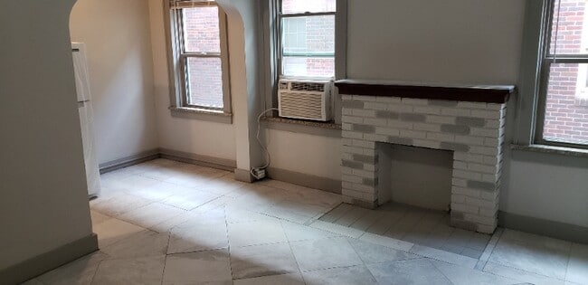 Building Photo - 631 N Topeka