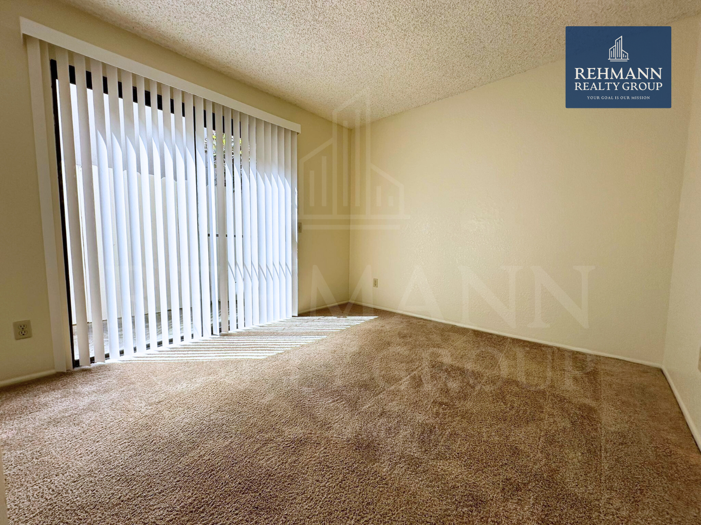 Building Photo - 4177 Iowa St