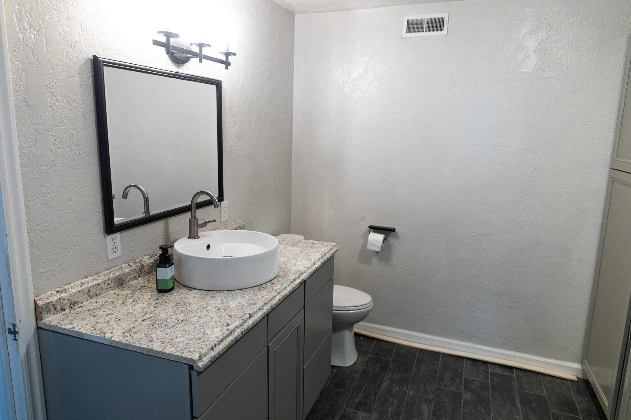 Building Photo - 2233 S 2nd Ave