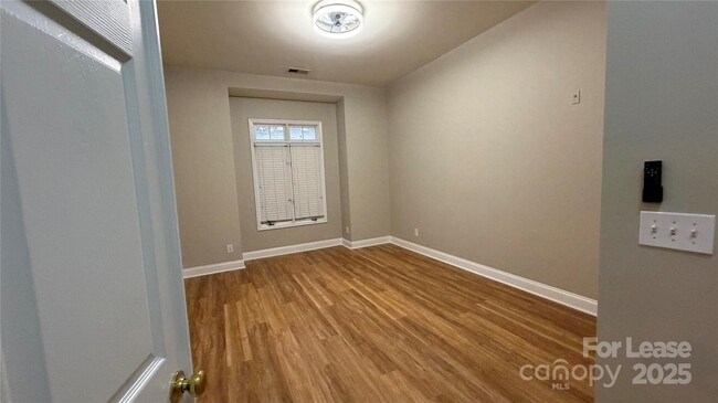 Building Photo - 793 Garden District Dr