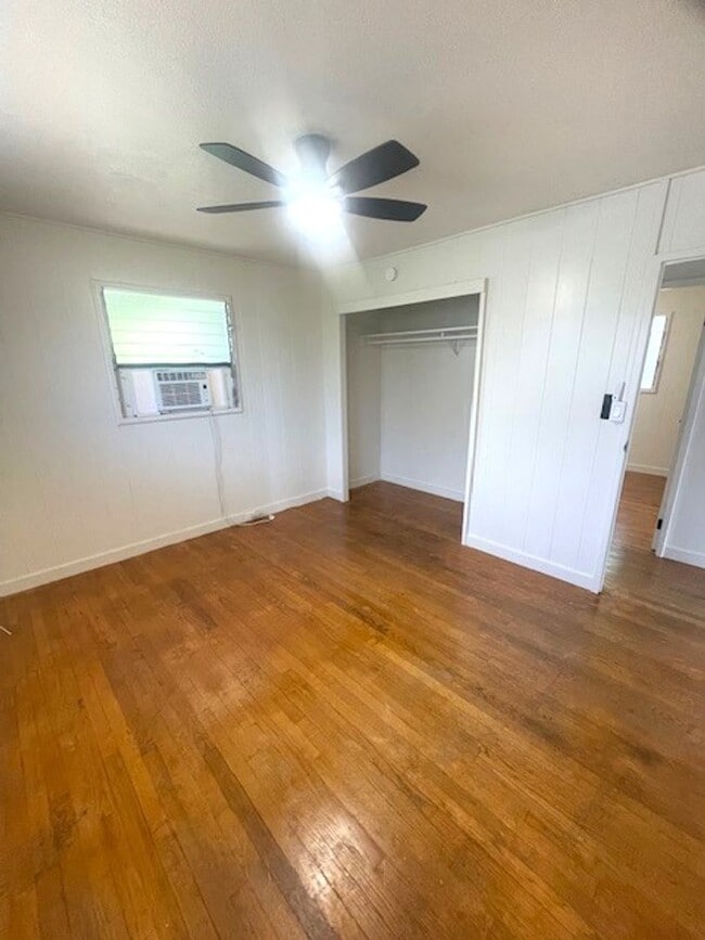 Building Photo - 3 Bedroom / 1 Bath home in Kaimuki
