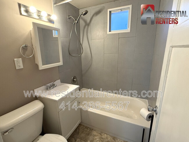 Building Photo - 2009 S 68th St