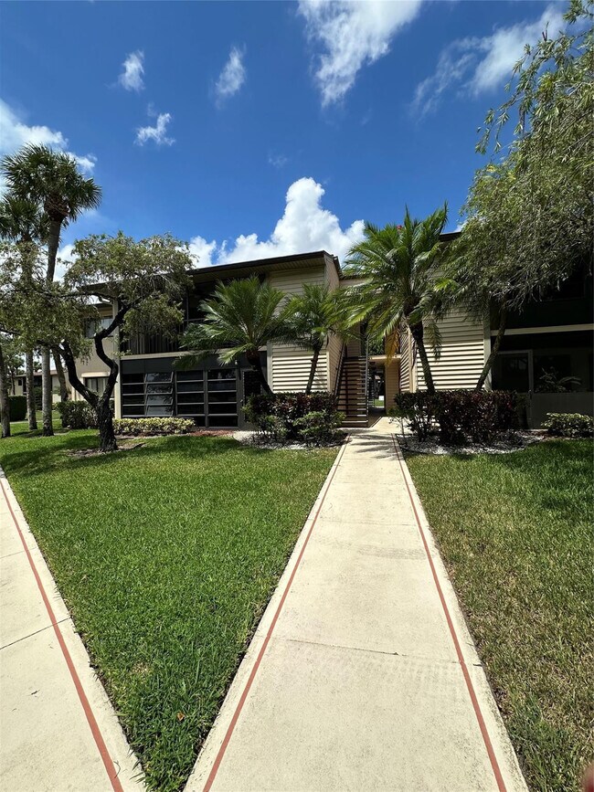 Building Photo - 15484 Lakes of Delray Blvd