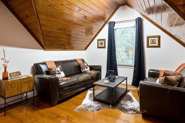 Building Photo - 29 Dean Rd SE