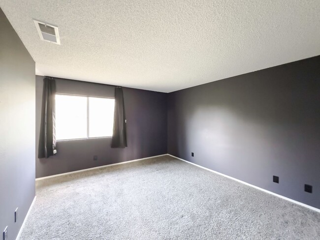 Building Photo - ~RARE FIND~ Newly Remodeled 3 Bedroom Home...