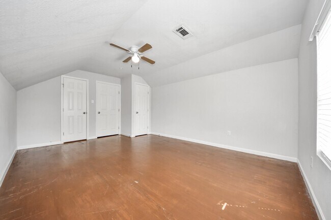 Building Photo - 7504 Elm St