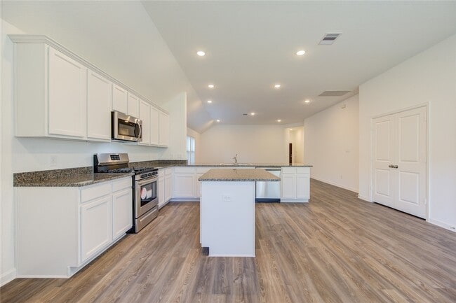 Building Photo - 5419 Tourmaline Wy