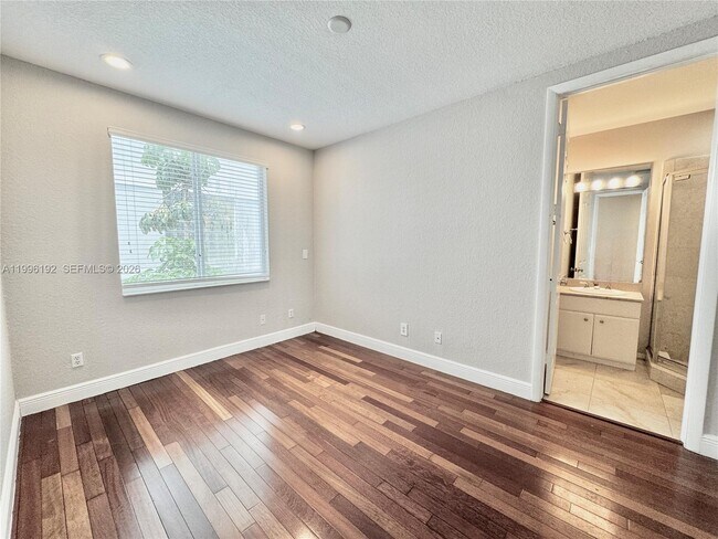 Building Photo - 504 SW 4th Ave