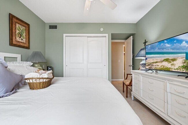 Building Photo - 400 S Cypress Rd