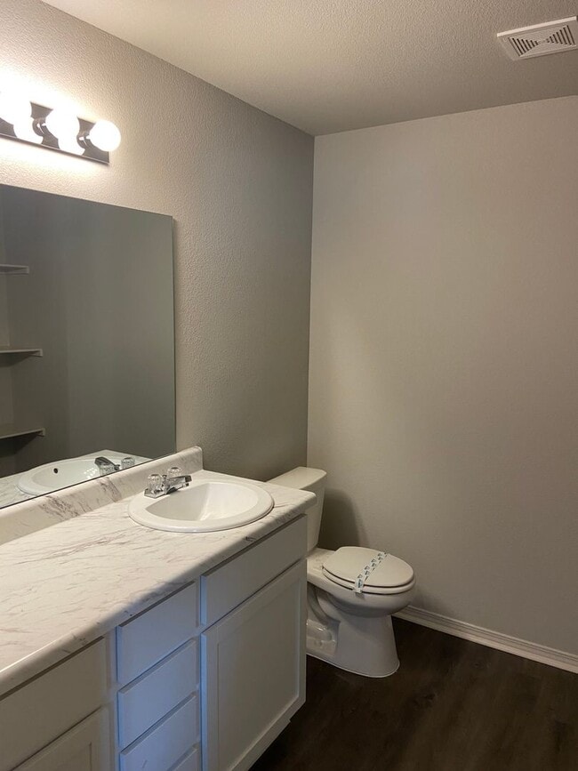 Building Photo - Fairview Haven Preleasing — 3 Bedroom, 2 Bath Home