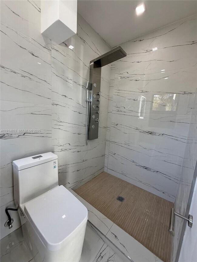 Building Photo - 12615 N Miami Ave