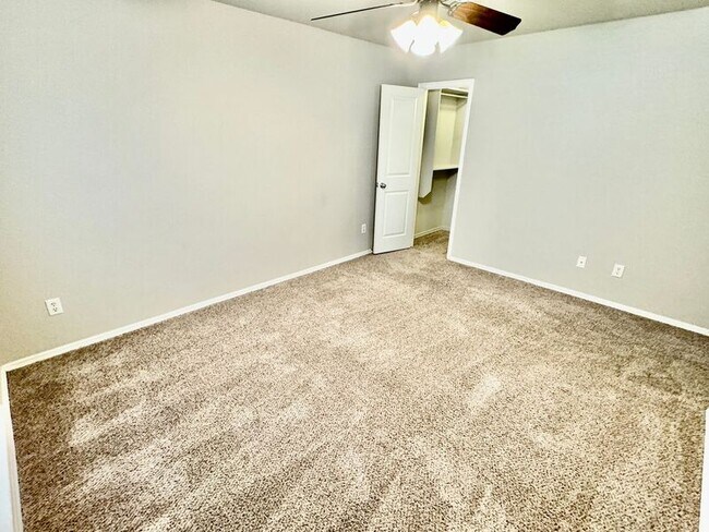 Building Photo - 8916 N 155th E Ave