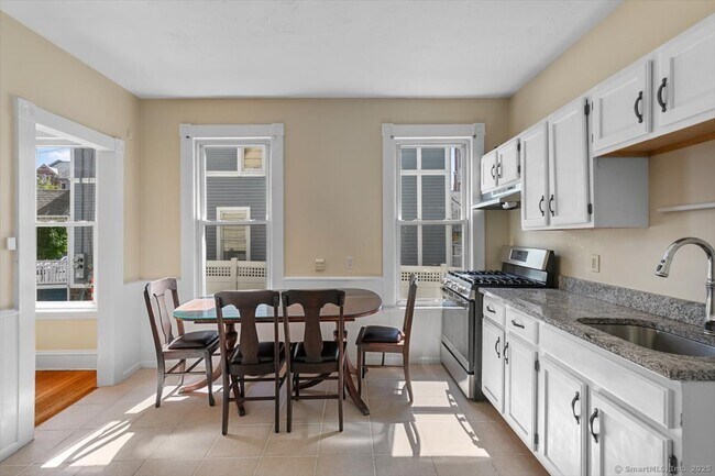 Building Photo - 56 Mansfield St