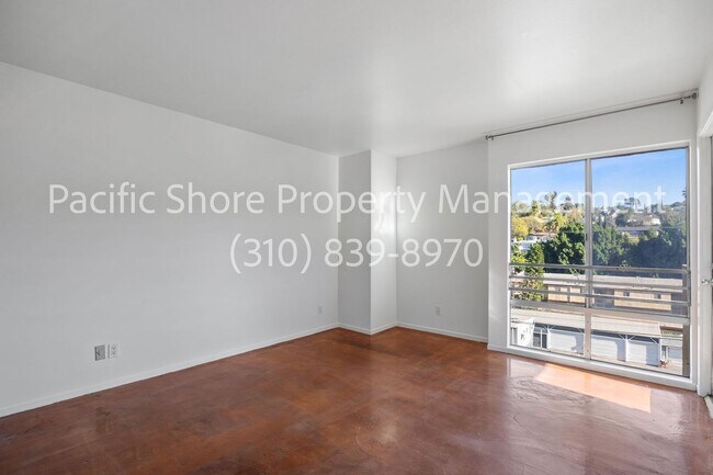 Building Photo - 2339 Hyperion Ave