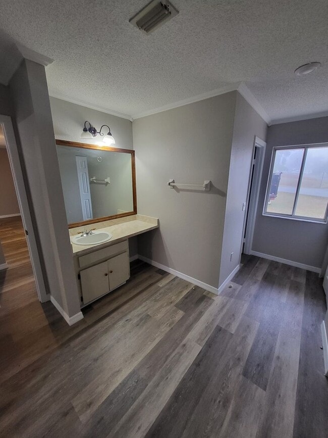 Building Photo - Fully Renovated 3 Bed / 2.5 Bath – 1,878 Sq Ft – 1/3 Acre -- Silver Springs Shores