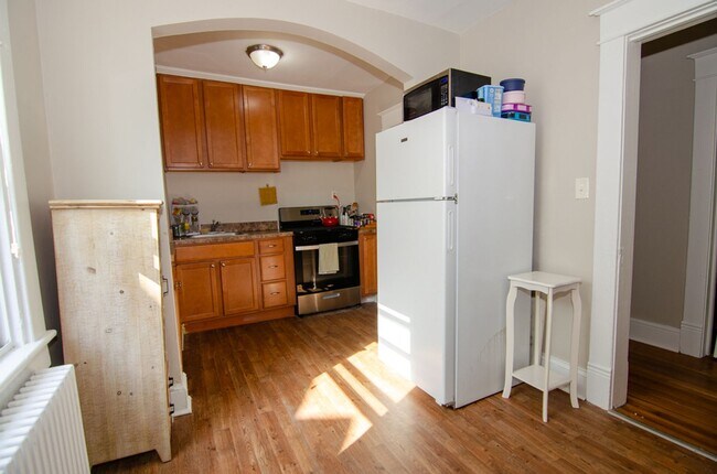 Building Photo - 1014 Brandon Ave