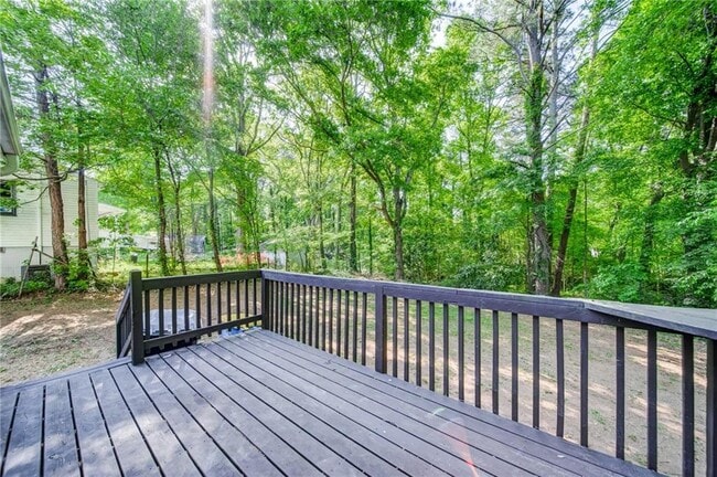 Building Photo - 2053 White Oak Cir